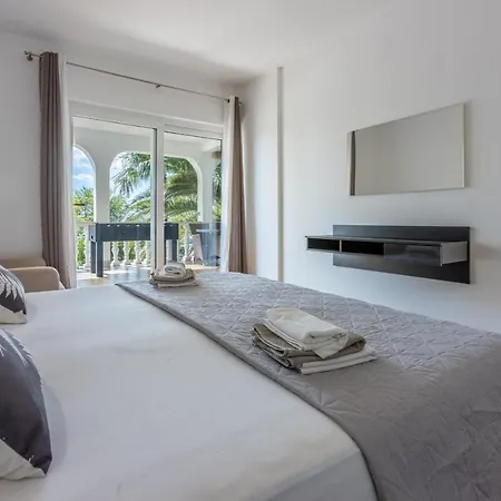 Zdenka Apartamento *