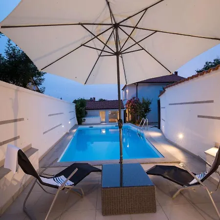 Zdenka Apartamento *